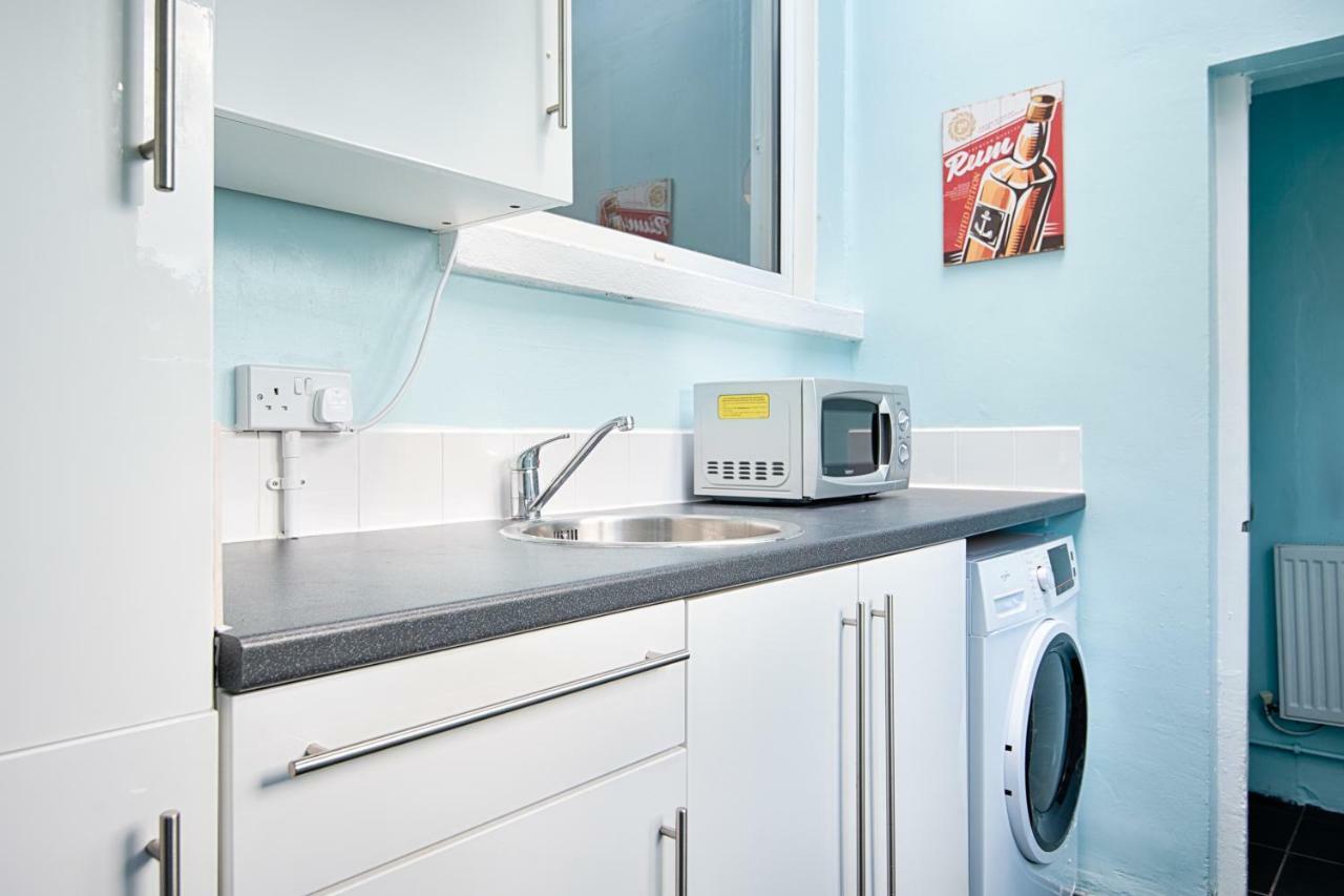 Off Road Parking, Garden, Tv In Every Room Суонзи Екстериор снимка